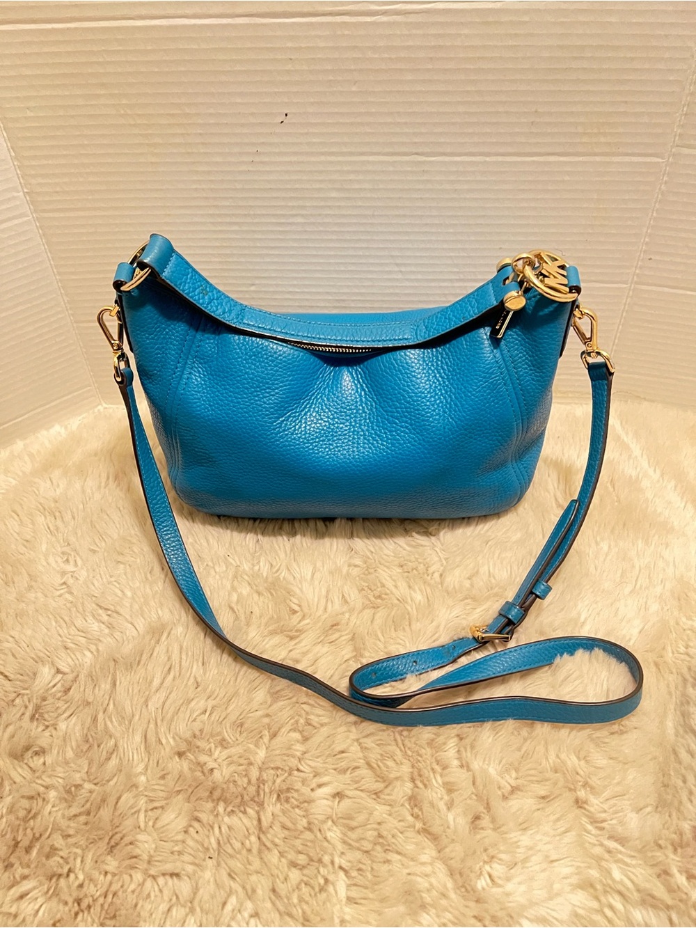 VGUC.Michael kors leather crossbody handbag.